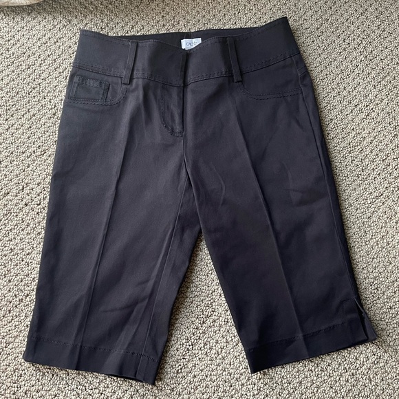 Cache’ Women’s Black Bermuda Shorts - Picture 2 of 4
